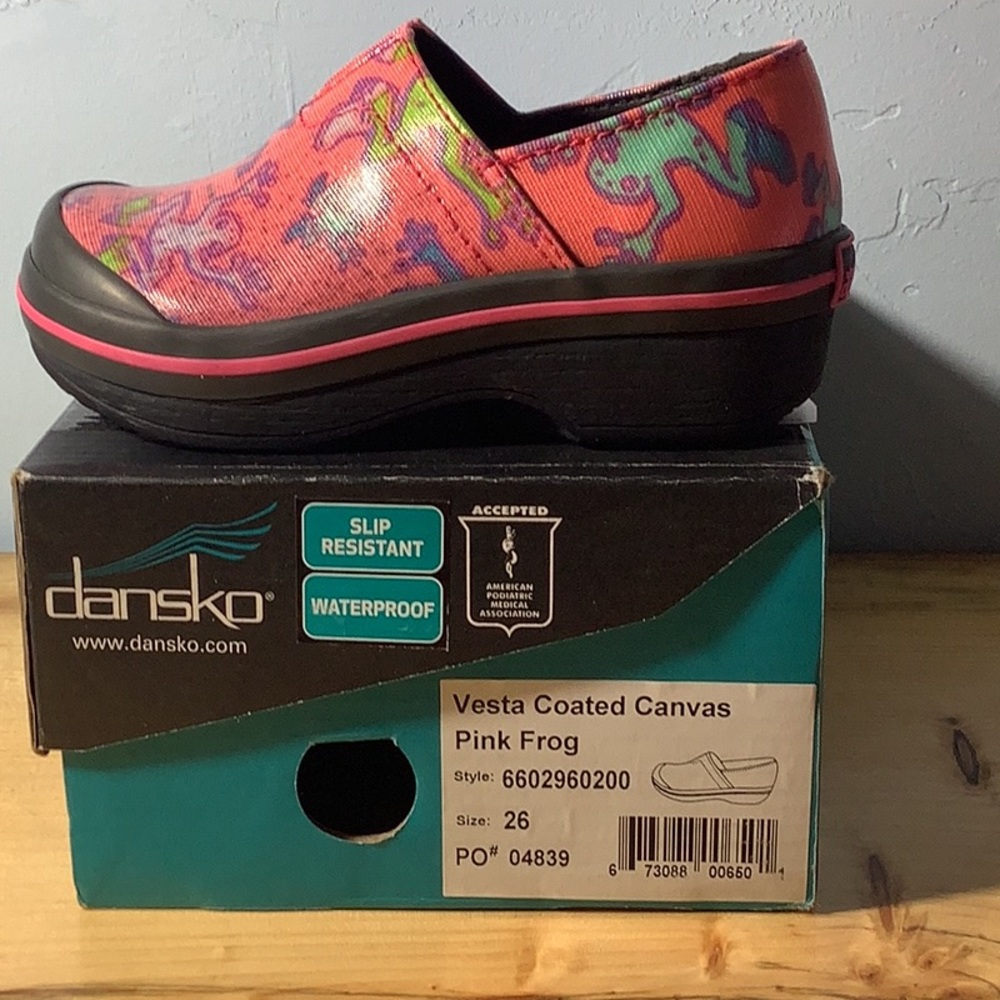 Dansko Vesta Coated Canvas Girls Pink Clog Shoes Frog Design Sz 26 US kids 9.5